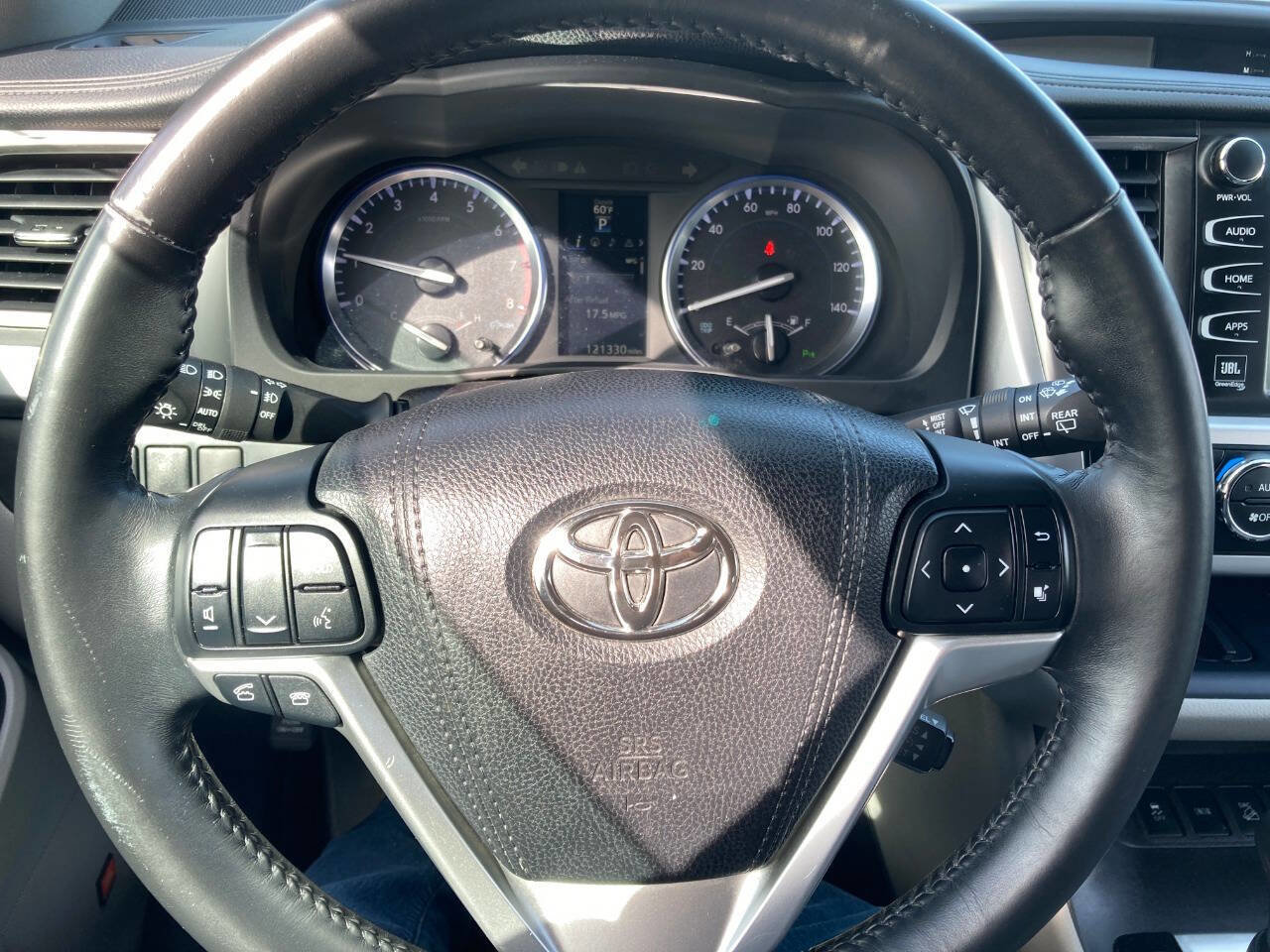 Used 2015 Toyota Highlander Limited image 16