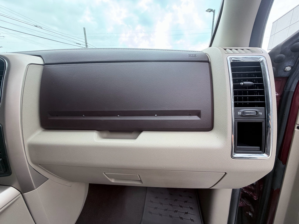 Used 2018 RAM 1500 Laramie Longhorn RWD image 19