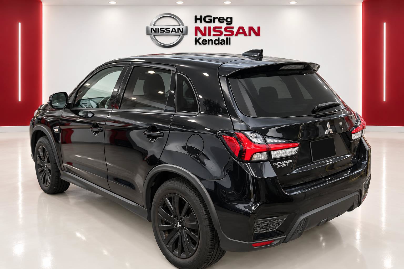Used 2023 Mitsubishi Outlander Sport LE AWD/4WD image 2