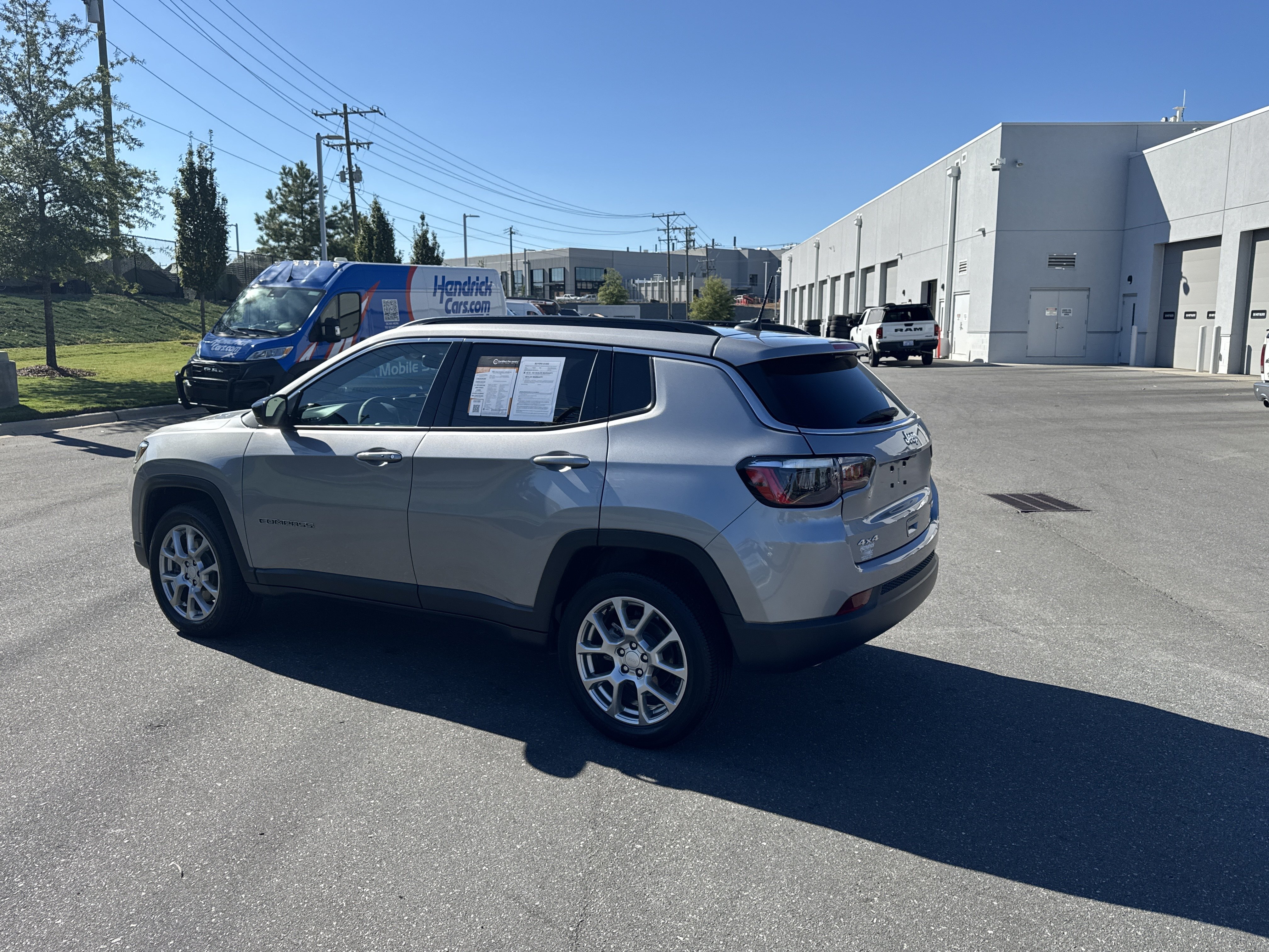 Used 2023 Jeep Compass Latitude AWD/4WD image 7