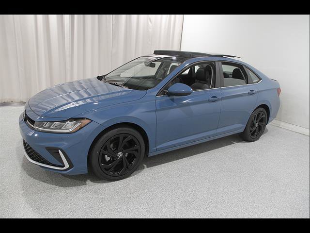 Certified 2025 Volkswagen Jetta SE FWD image 3