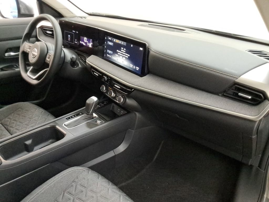 Used 2025 Nissan Kicks SV w/ SV Premium Package FWD image 20