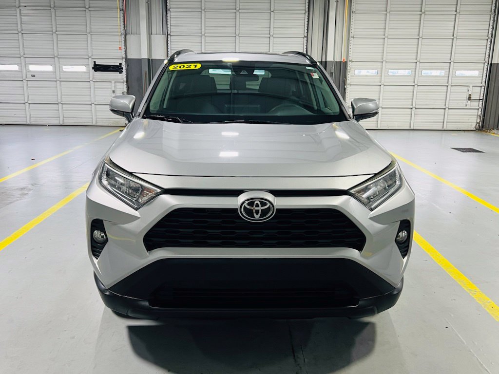 Used 2021 Toyota RAV4 XLE w/ Convenience Package FWD image 12