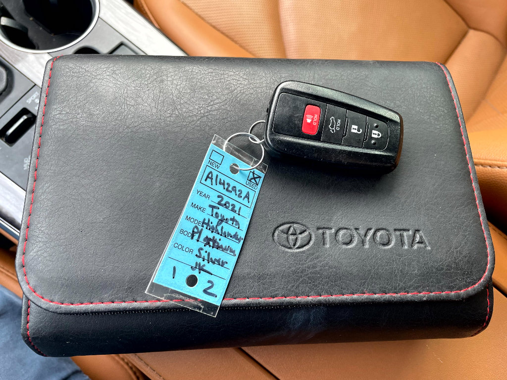 Used 2021 Toyota Highlander Platinum AWD/4WD image 19