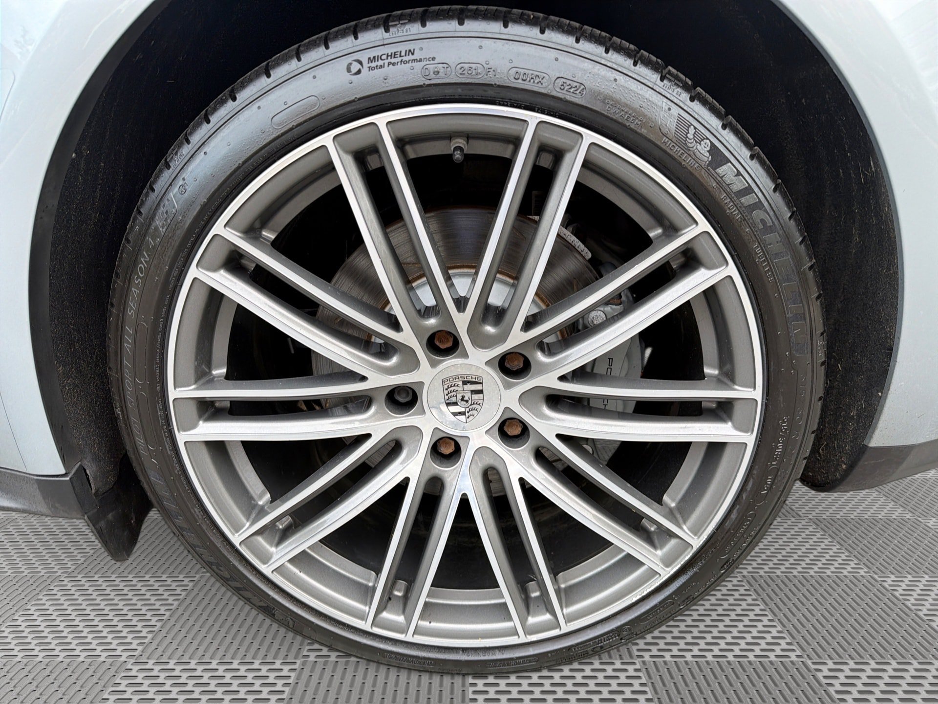 Used 2018 Porsche Panamera 4S w/ Premium Package Plus AWD/4WD image 29