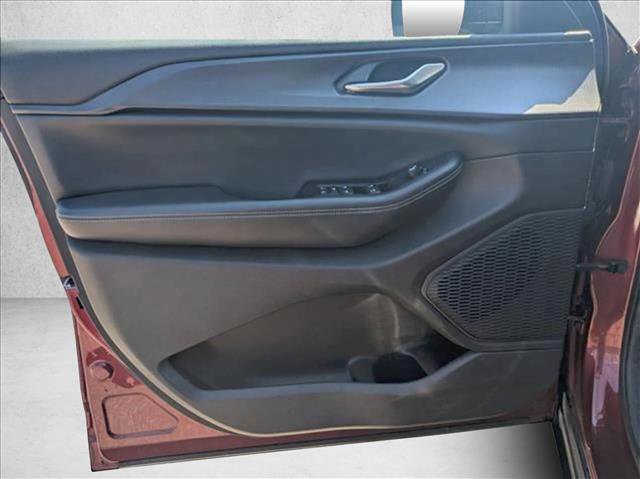 Used 2023 Jeep Grand Cherokee L Laredo image 10