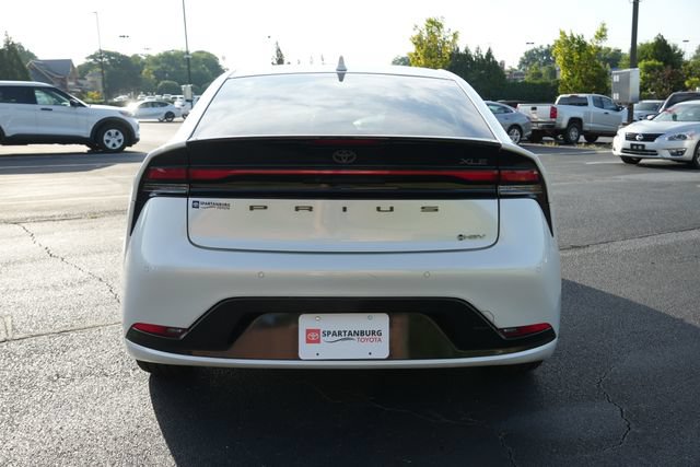 Used 2024 Toyota Prius XLE FWD image 6