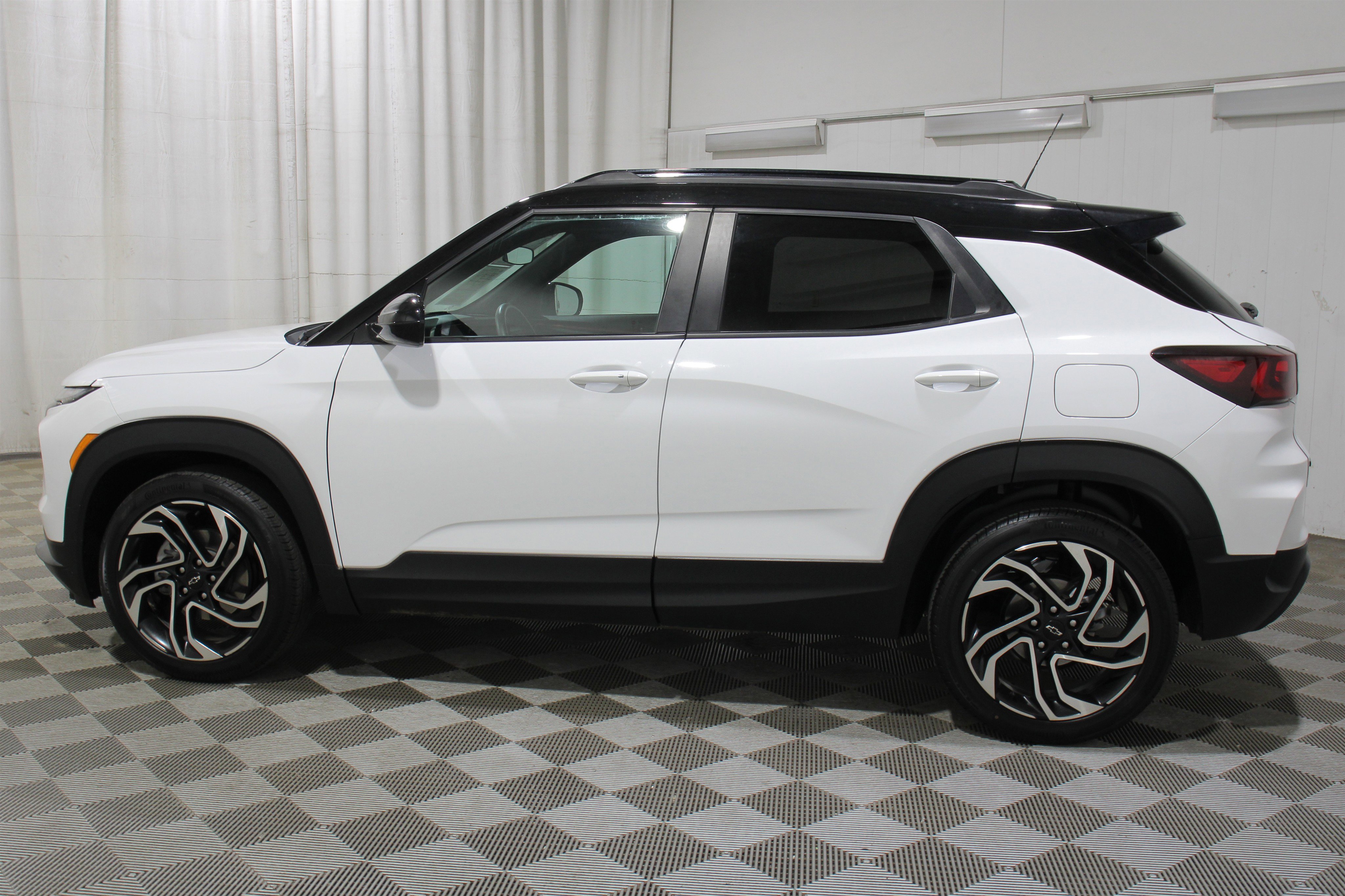 Used 2024 Chevrolet TrailBlazer RS image 32