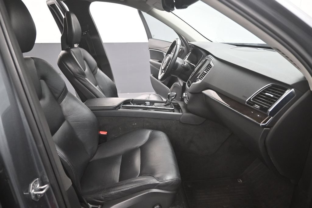 Used 2018 Volvo XC90 T6 Momentum w/ Convenience Package AWD/4WD image 12