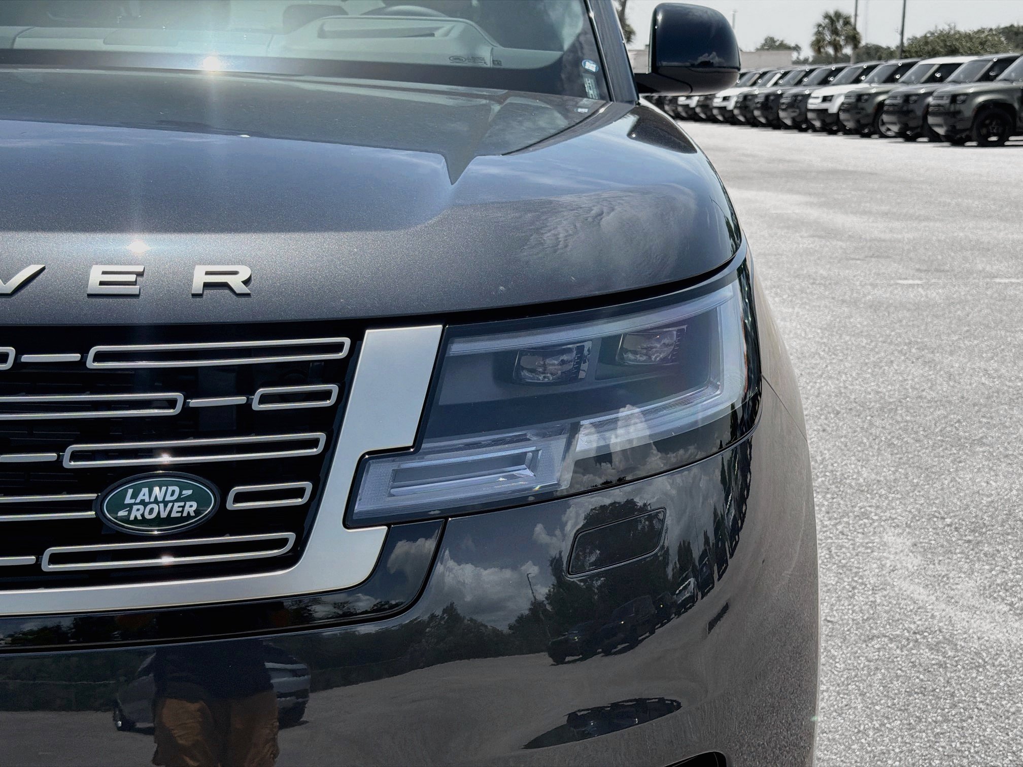 New 2026 Land Rover Range Rover Long Wheelbase SE AWD/4WD image 9