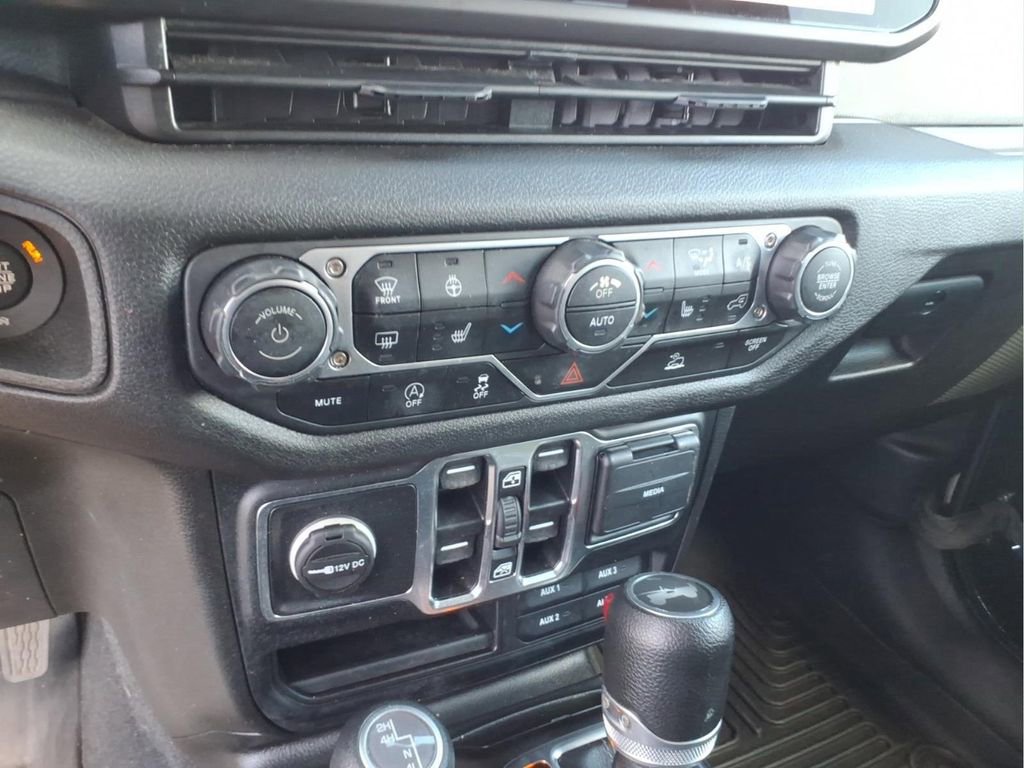 Used 2024 Jeep Wrangler Unlimited Sport AWD/4WD image 27