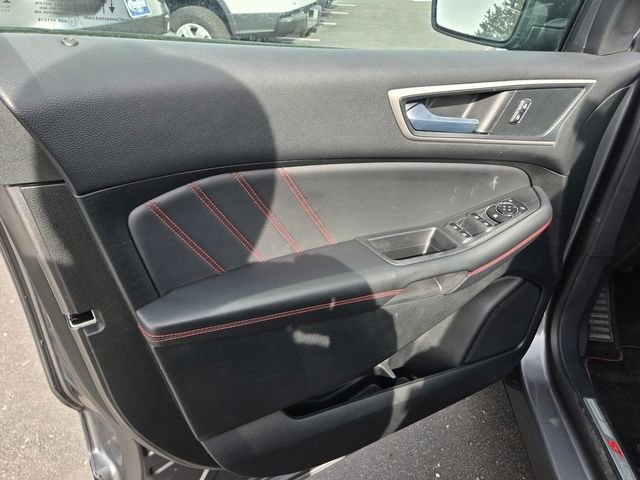 Used 2024 Ford Edge ST-Line w/ Class II Trailer Tow Package image 37