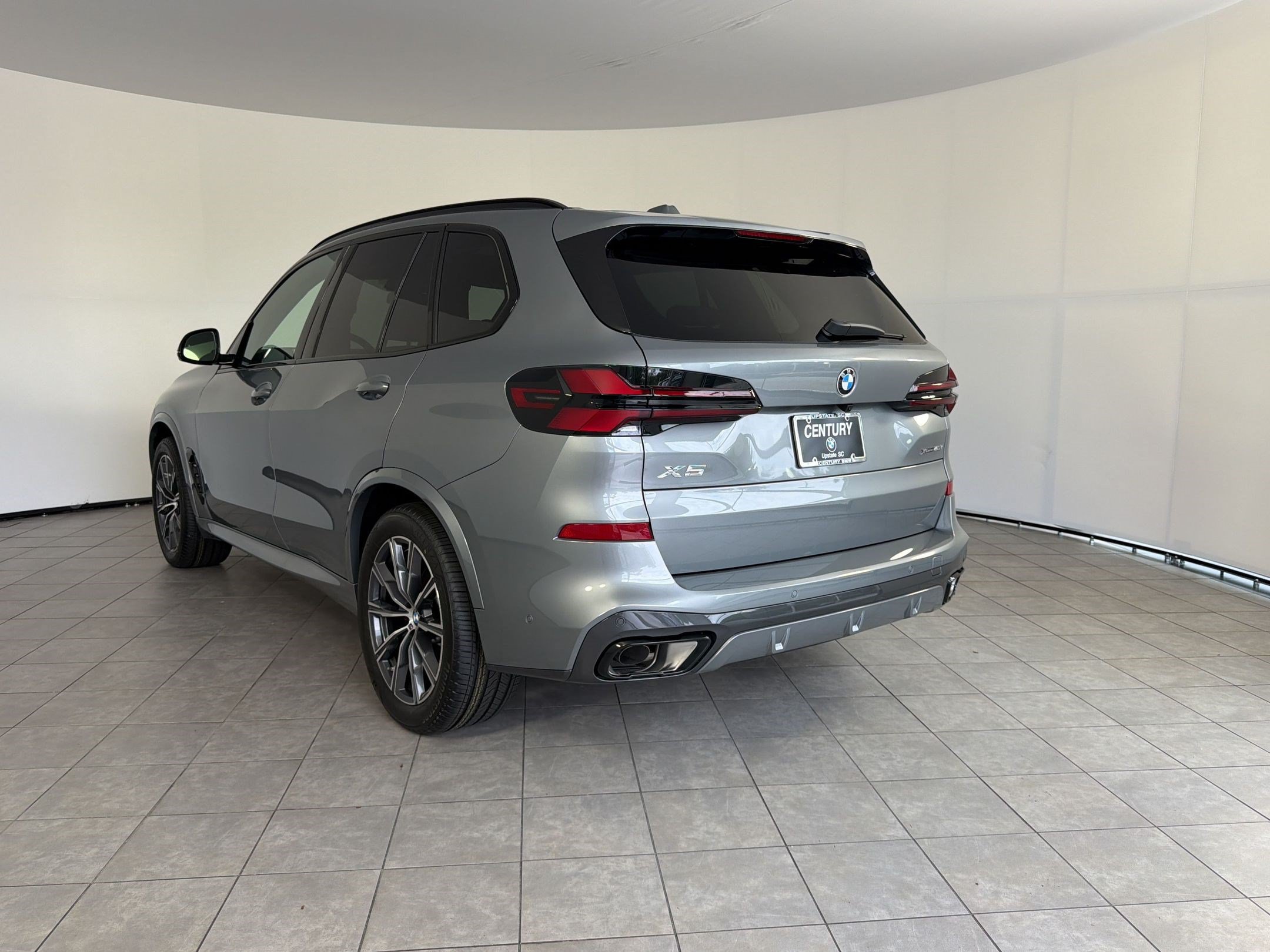 New 2026 BMW X5 xDrive40i w/ M Sport Package AWD/4WD image 3