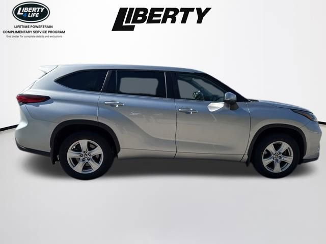 Used 2023 Toyota Highlander LE FWD image 8