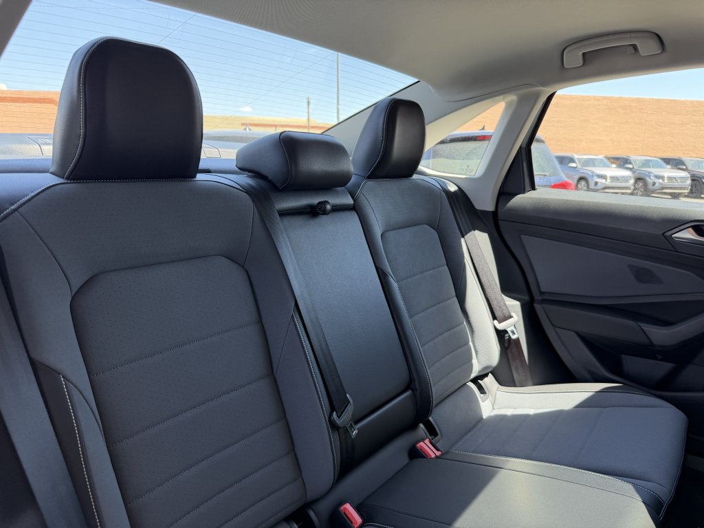 Used 2025 Volkswagen Jetta SE w/ Sunroof Package FWD image 36