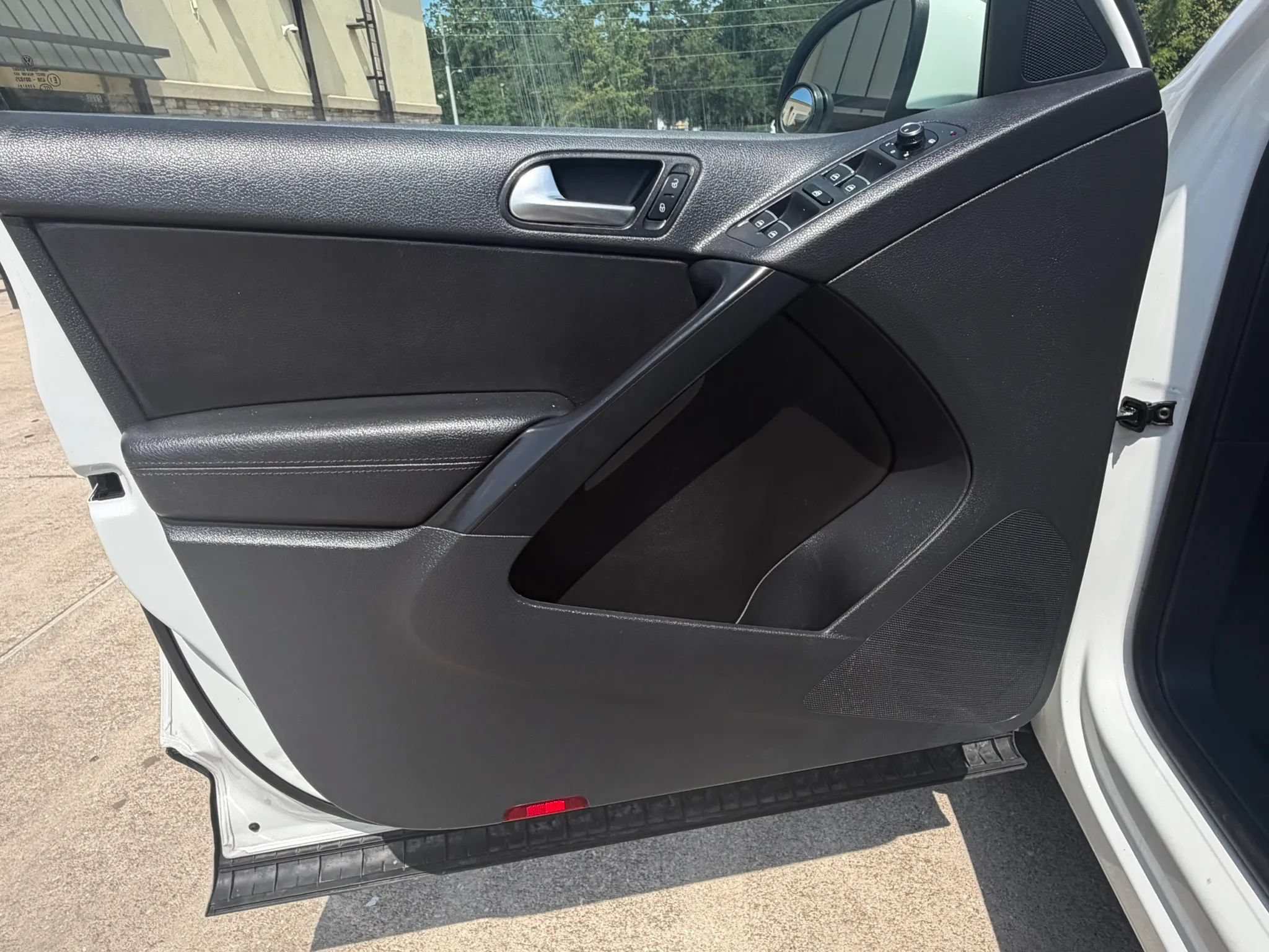 Used 2017 Volkswagen Tiguan Wolfsburg Edition FWD image 12