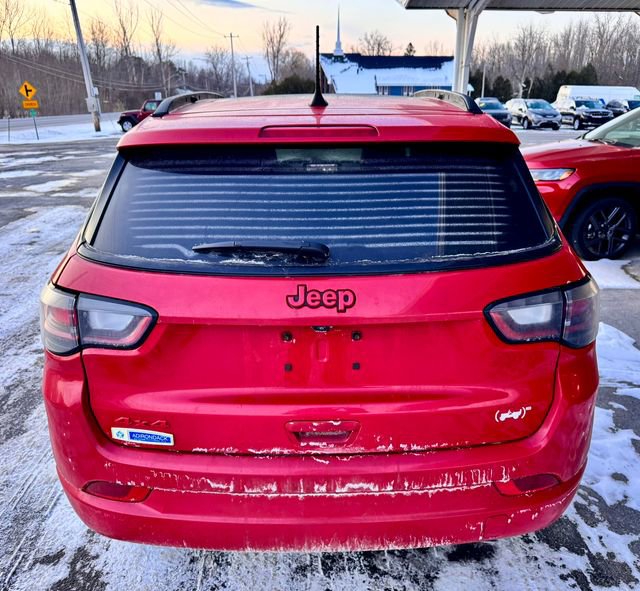 Used 2022 Jeep Compass Limited w/ (RED) Package image 4