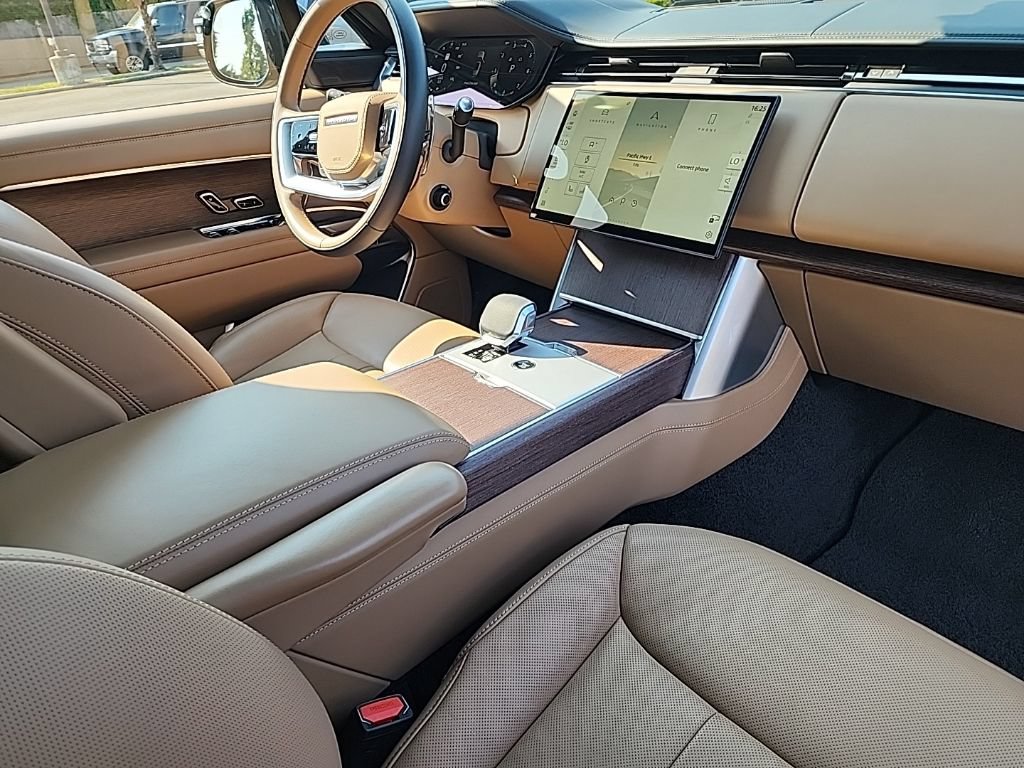 Certified 2025 Land Rover Range Rover Long Wheelbase SE AWD/4WD image 18