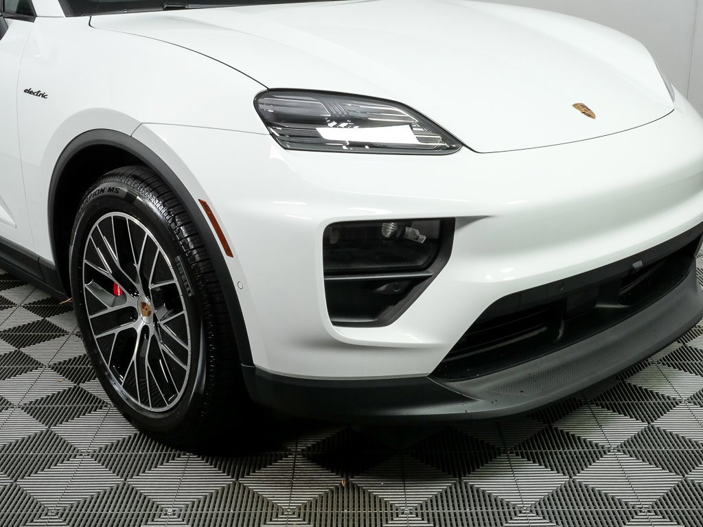 New 2025 Porsche Macan 4S Electric image 40