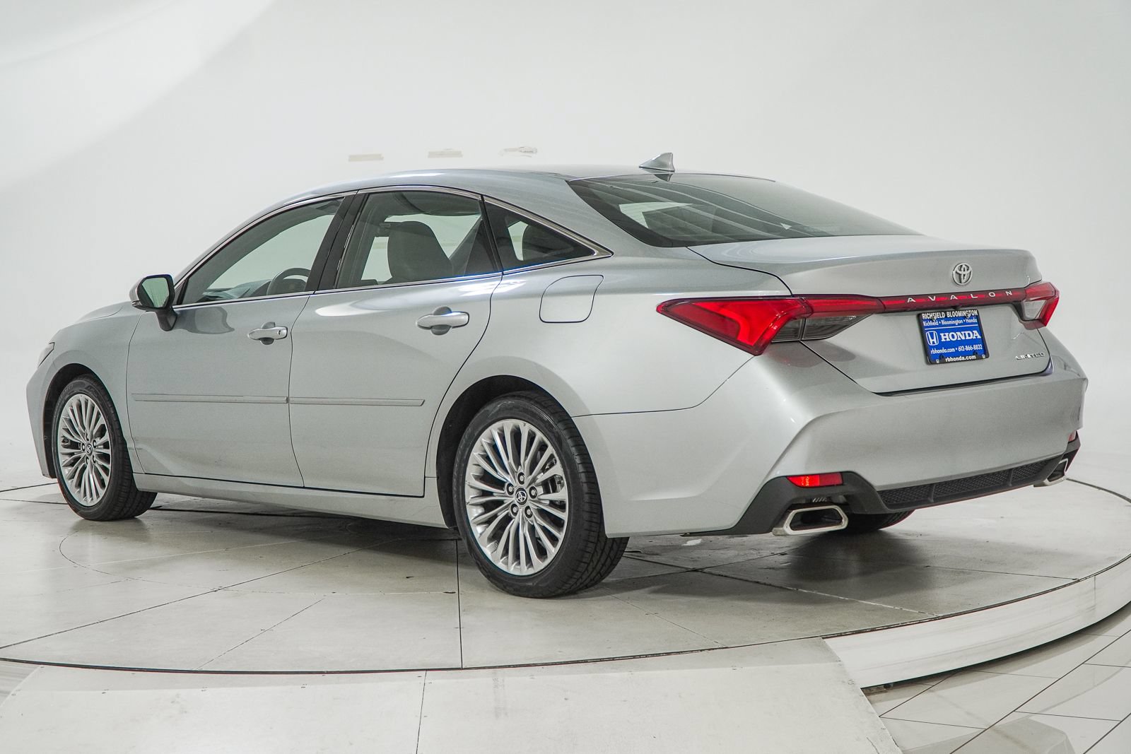 Used 2019 Toyota Avalon Limited w/ Protection Package FWD image 7