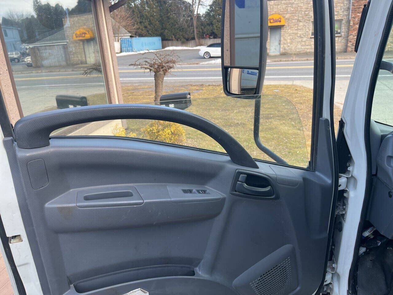 Used 2020 Isuzu NPR RWD image 16