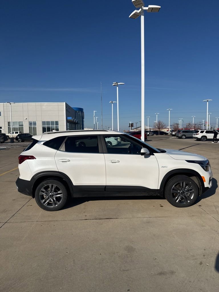 Used 2023 Kia Seltos S w/ Navigation Package image 10