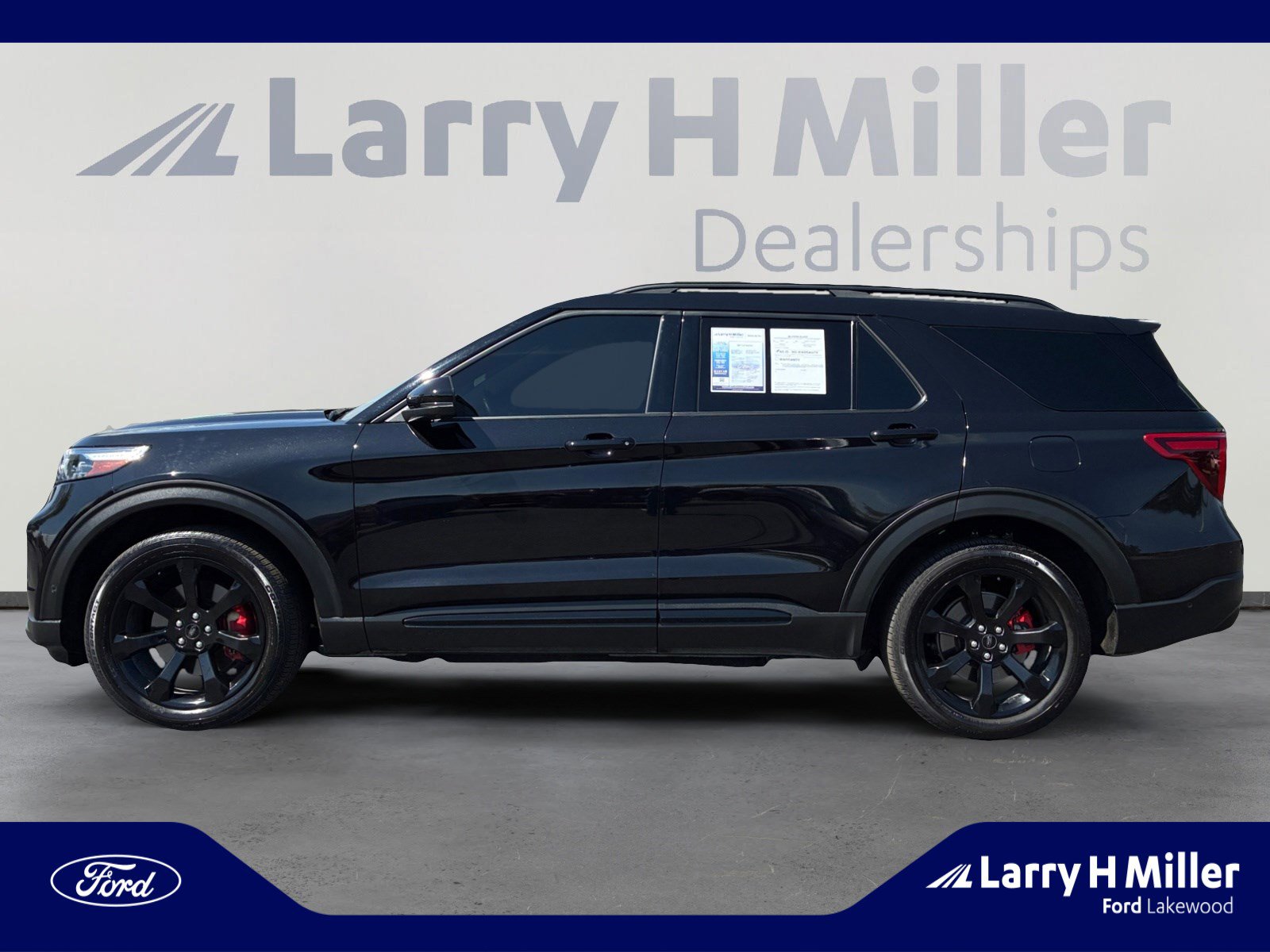 Used 2021 Ford Explorer ST w/ Equipment Group 401A AWD/4WD image 2