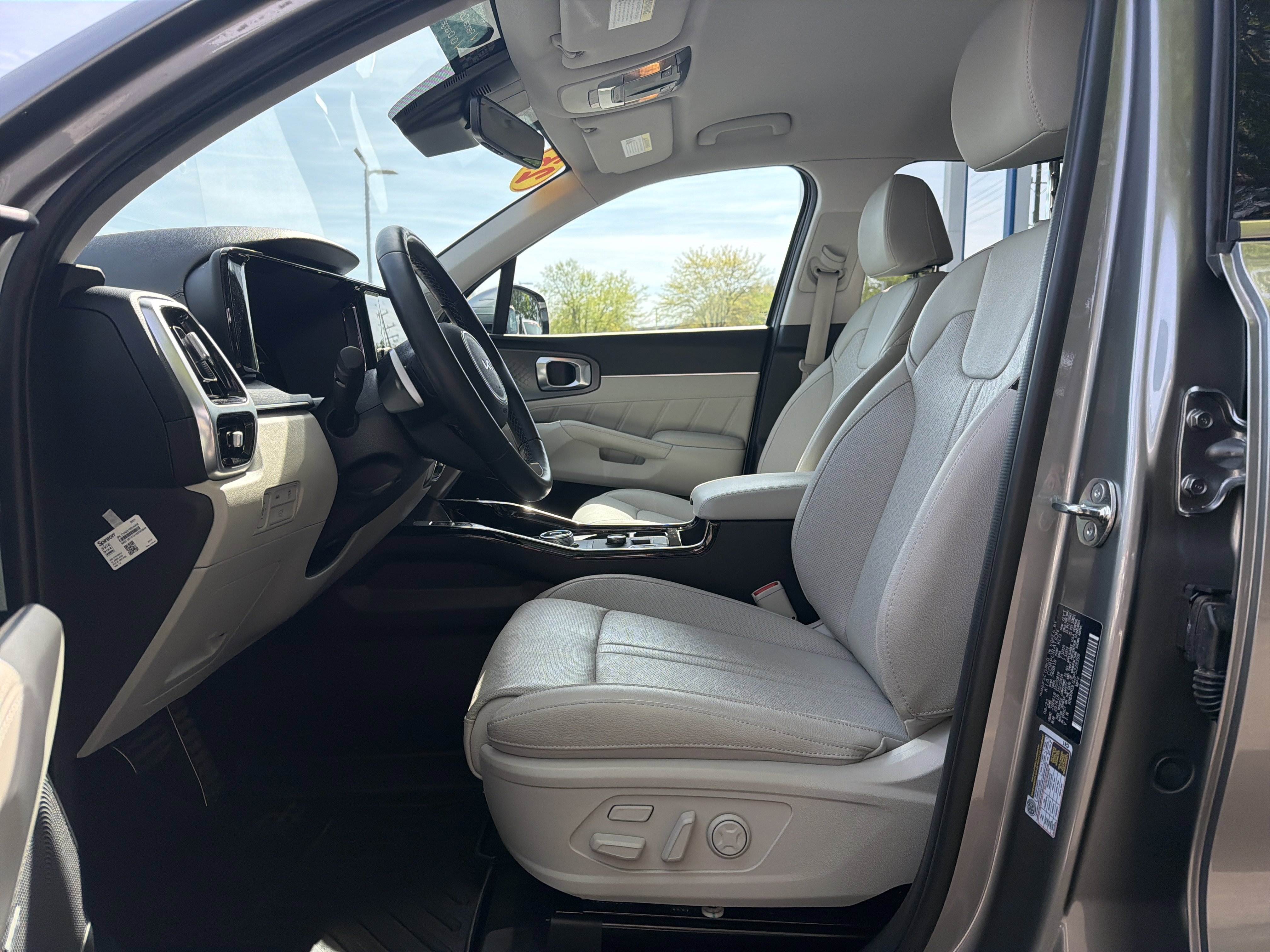 Used 2023 Kia Sorento SX Prestige image 16