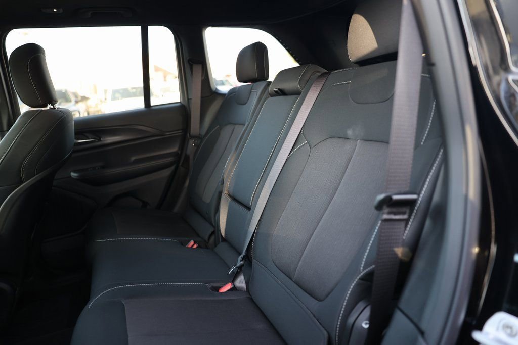 New 2025 Jeep Grand Cherokee Laredo X w/ Trailer Tow Package image 37