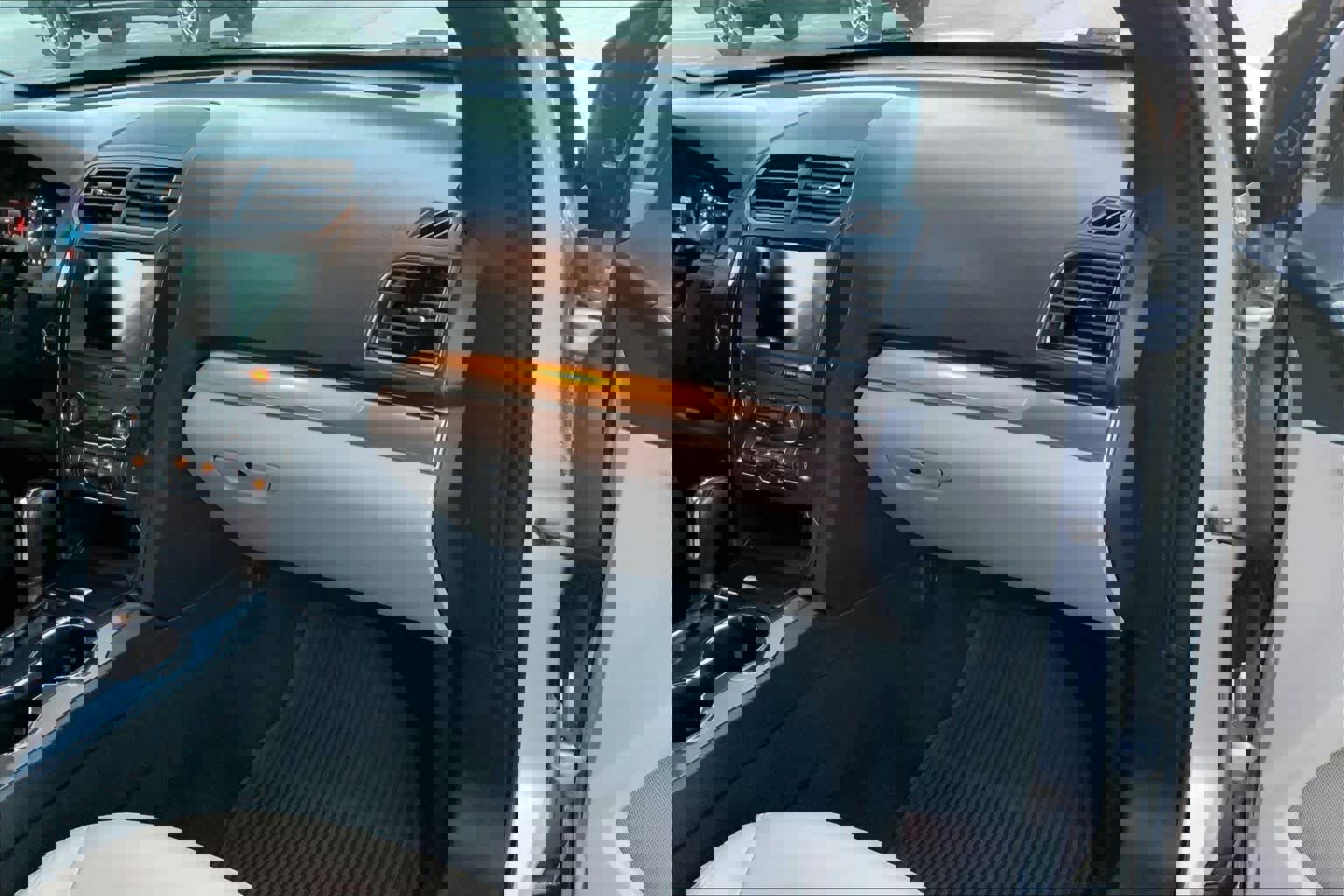 Used 2018 Ford Explorer XLT w/ Equipment Group 202A image 18