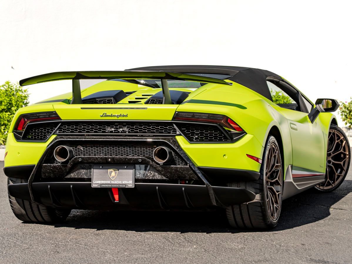 Used 2019 Lamborghini Huracan Performante AWD/4WD image 8