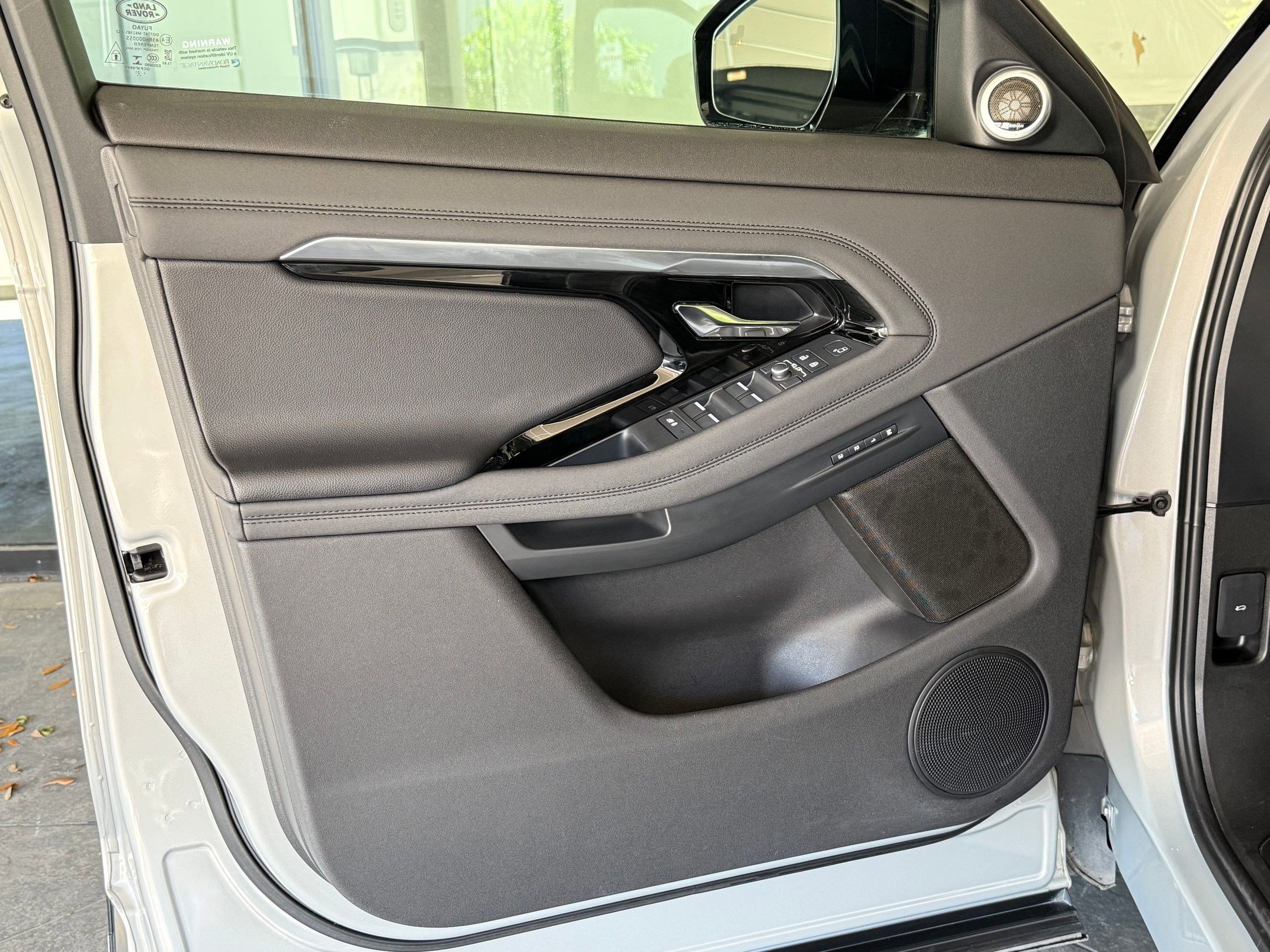 Used 2022 Land Rover Range Rover Evoque SE image 19