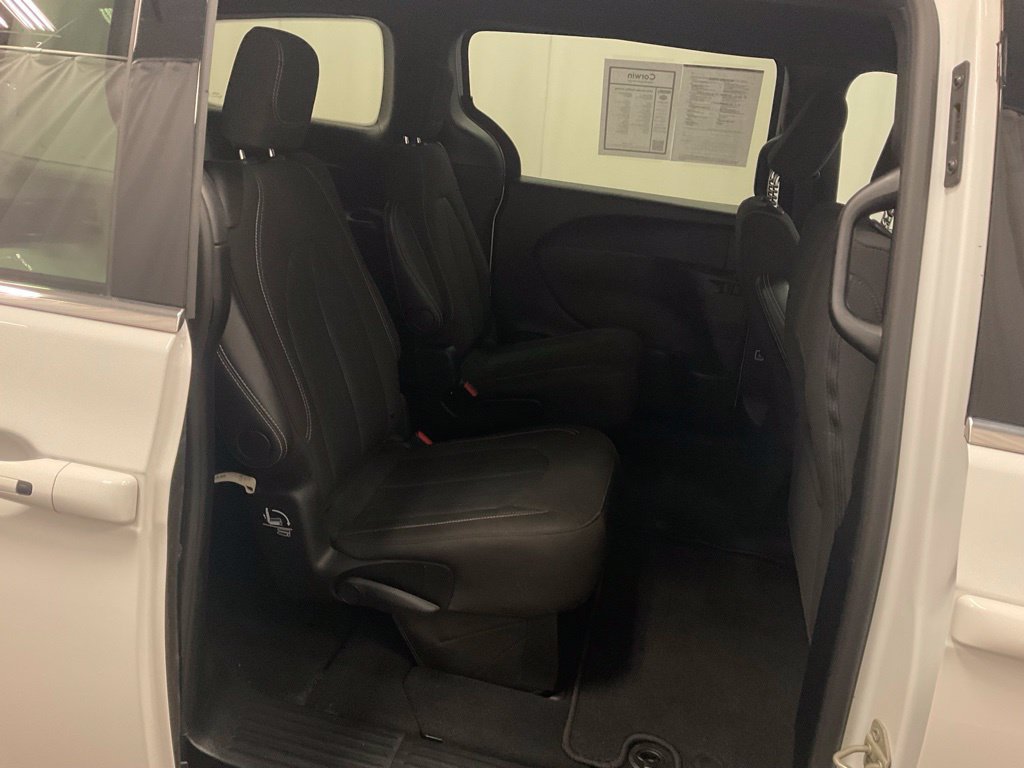 Used 2024 Chrysler Pacifica Touring FWD image 27