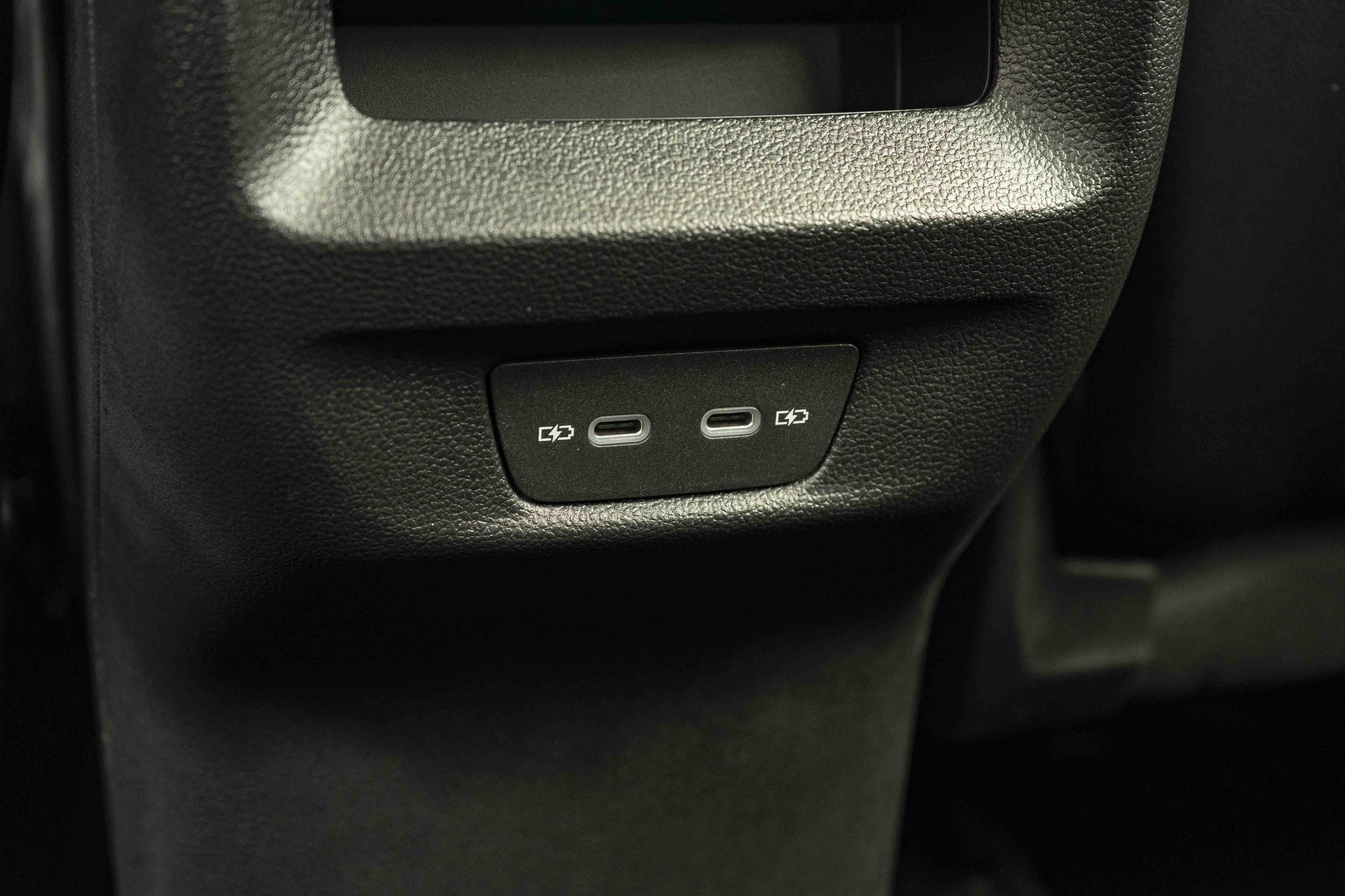 Certified 2026 Volkswagen Tiguan SE R-Line FWD image 37