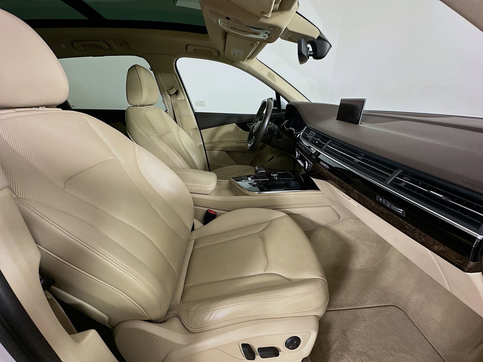 Used 2019 Audi Q7 3.0T Prestige w/ Prestige Package AWD/4WD image 43