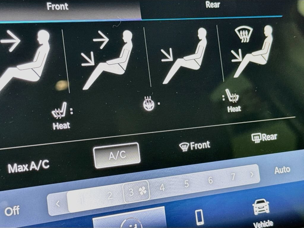 Used 2024 Chrysler Pacifica Touring-L FWD image 19