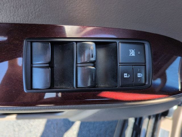 Used 2016 Lexus GX 460 w/ Premium Package AWD/4WD image 17