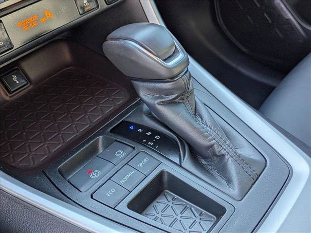 Used 2020 Toyota RAV4 Limited image 11