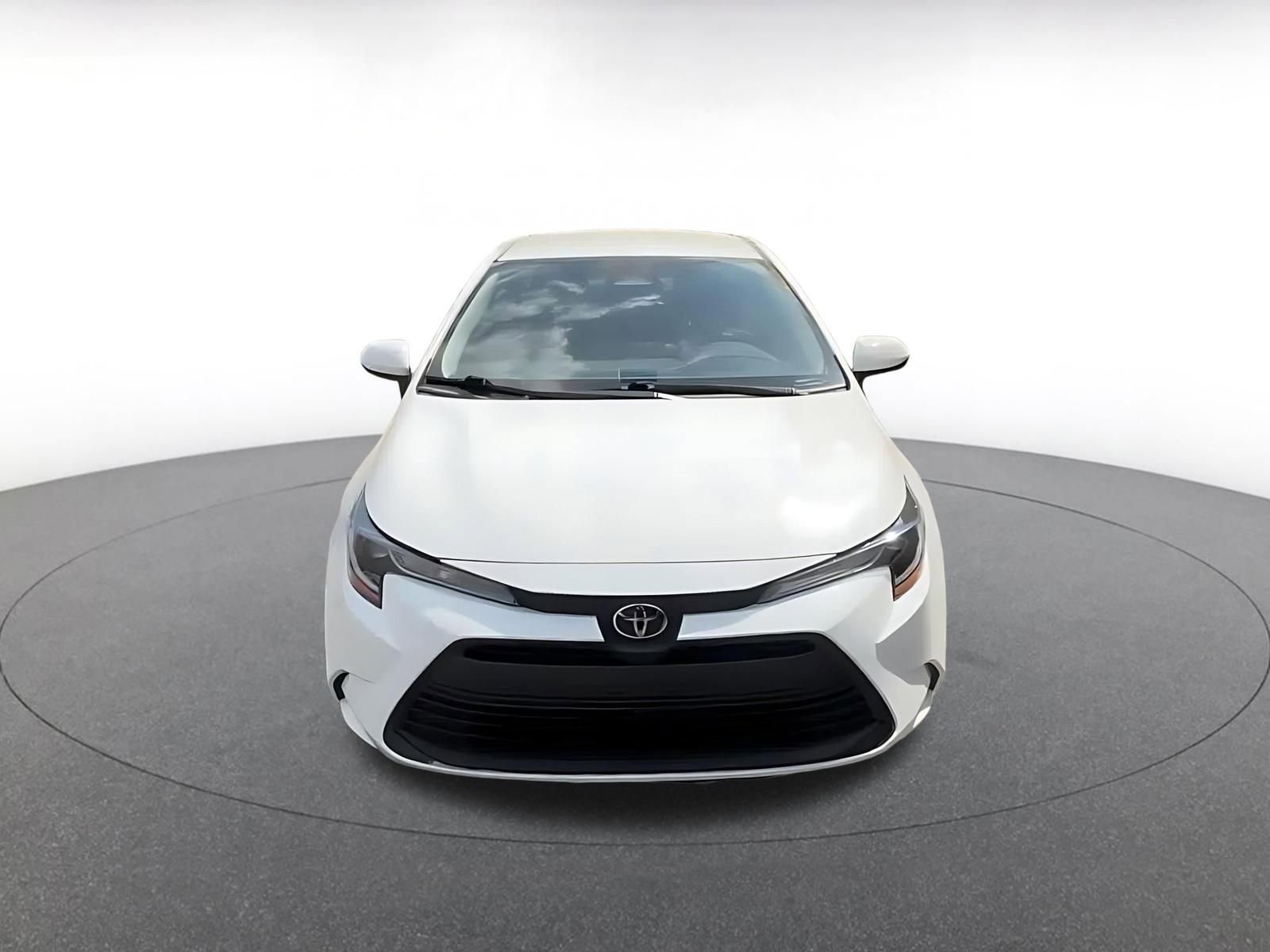Used 2025 Toyota Corolla LE image 3