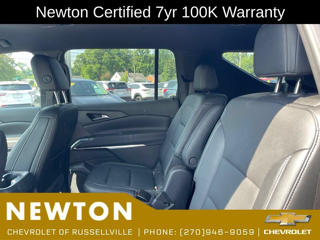 Used 2025 Chevrolet Traverse LT FWD image 11
