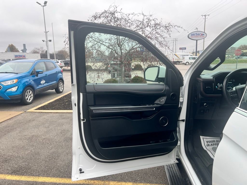 Used 2022 Ford Expedition Max Limited image 19