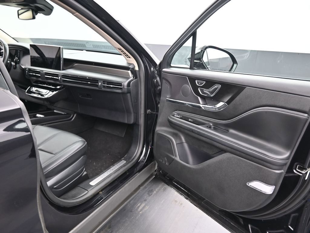 Used 2024 Lincoln Corsair Reserve image 19
