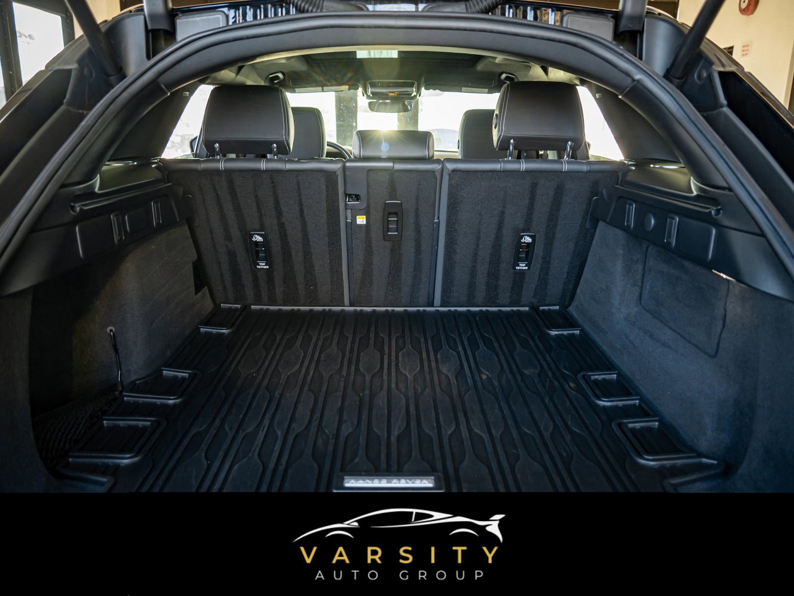 Used 2022 Land Rover Range Rover Velar R-Dynamic S image 15