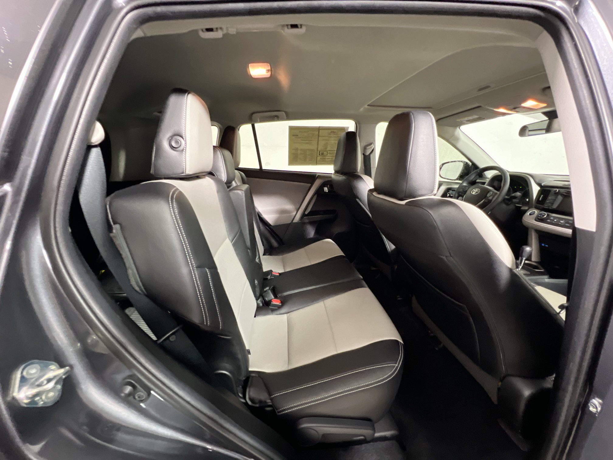 Used 2018 Toyota RAV4 XLE FWD image 33