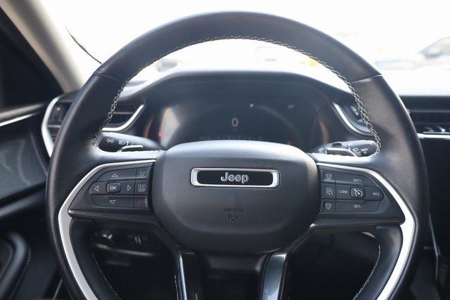 Used 2022 Jeep Grand Cherokee Laredo w/ Luxury Tech Group I image 13