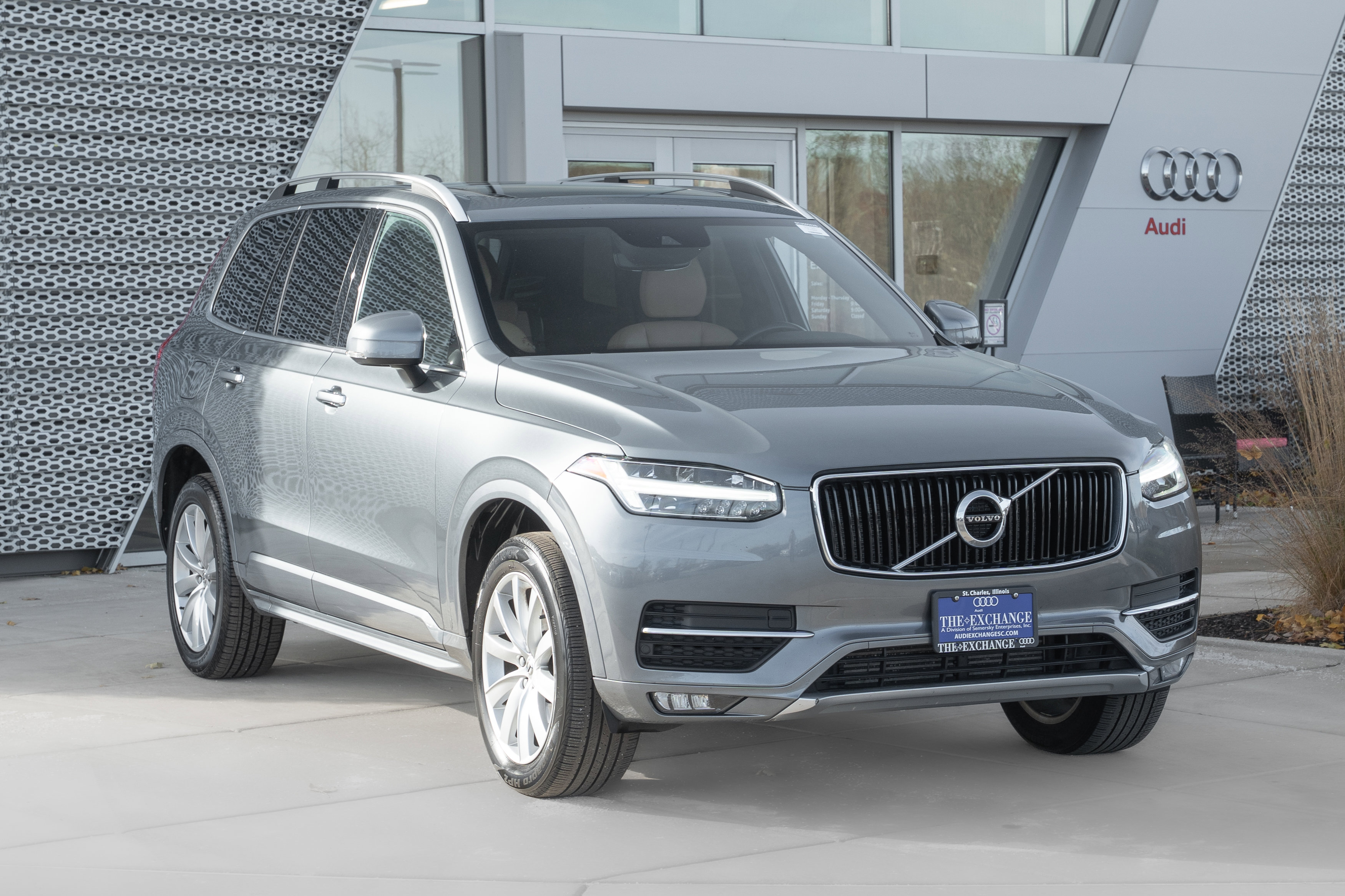 Used 2019 Volvo XC90 T6 Momentum image 2