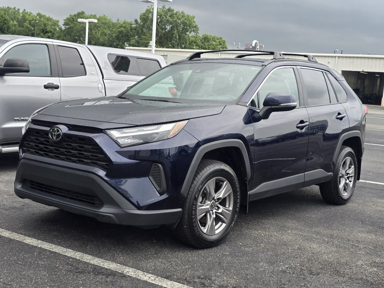 Used 2022 Toyota RAV4 XLE AWD/4WD image 3