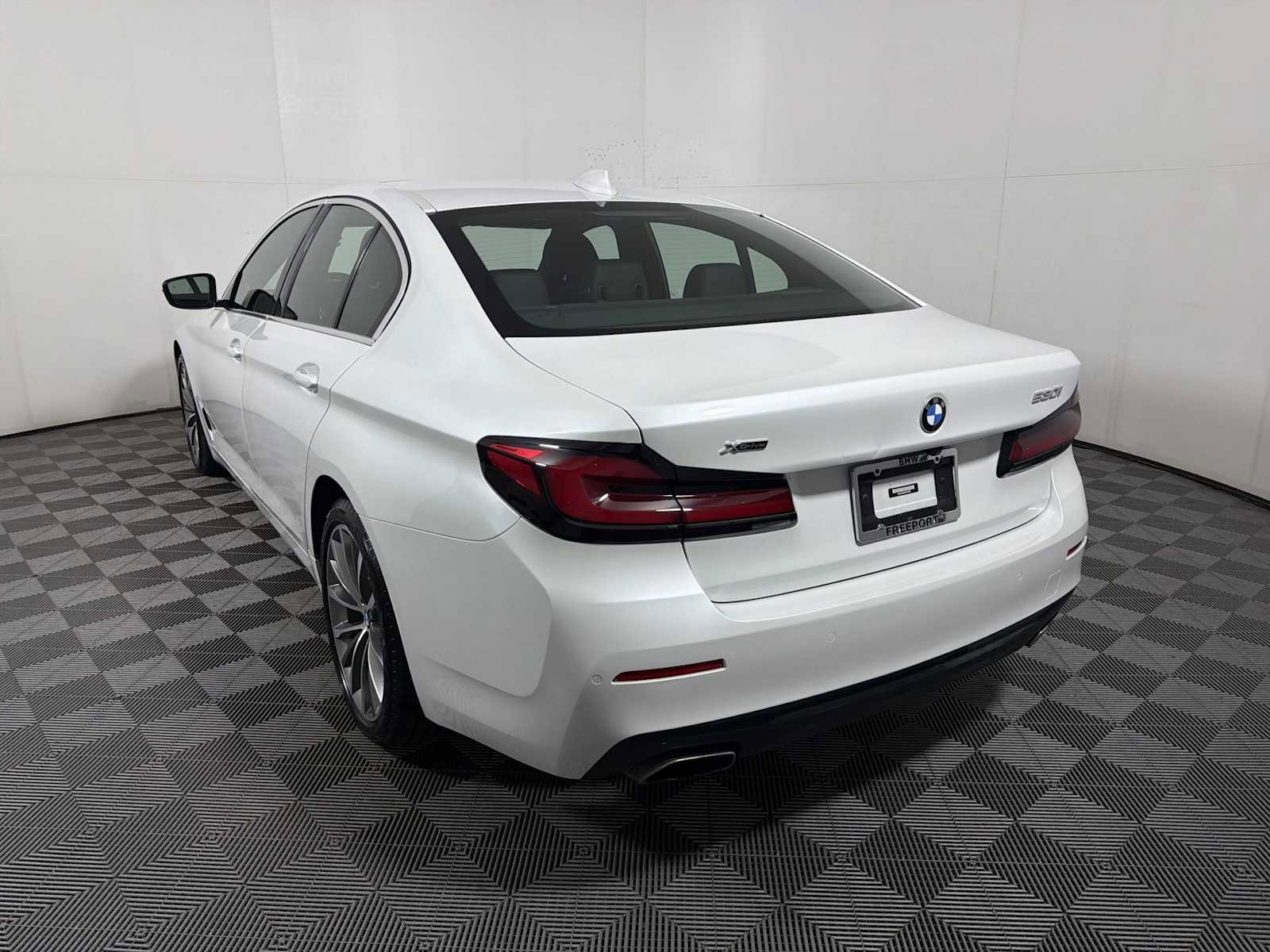 Certified 2023 BMW 530i xDrive w/ Premium Package AWD/4WD image 5