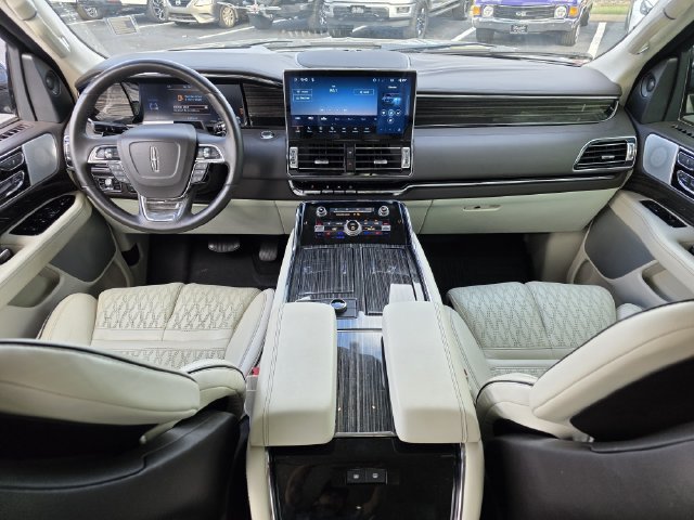 Used 2023 Lincoln Navigator Black Label AWD/4WD image 8