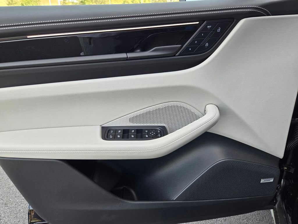 New 2026 Porsche Macan 4 Electric AWD/4WD image 19